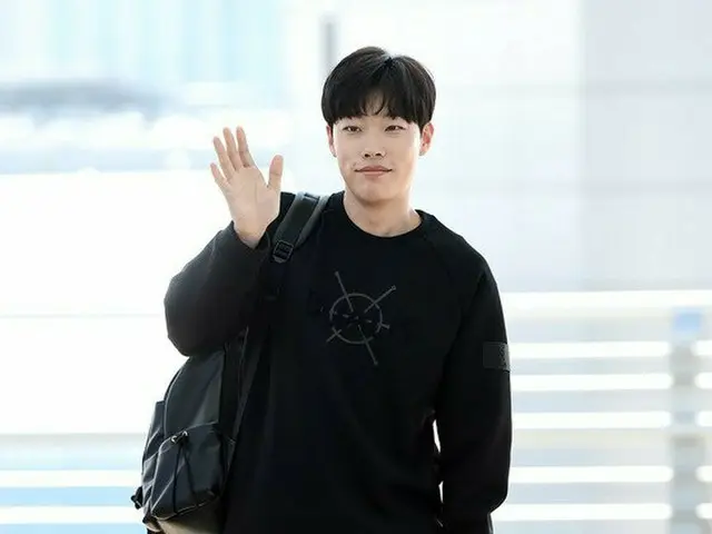Actor Ryu Jun Yeol, departing. For pictorial photography. To Incheon, IncheonInternational Airport.