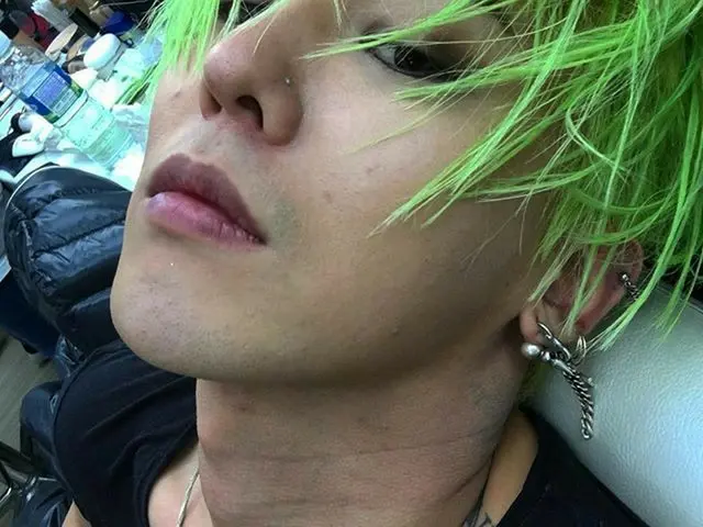 ”BIGBANG” G-DRAGON, updated SNS. ”Everyone at VIP, SBS everyone, thank you fortoday, I'd like to see
