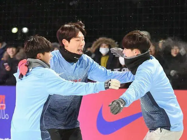 Actor Ryu Jun Yeol, participates in ”NIKE snow football”. Seoul Yeouido (Yoido)Park.