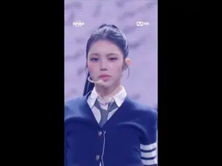 "mengharapkan"
 FOCUS (versi MAMA) oleh Hearts2Hearts_ _ di MAMA AWARDS 2025

 D