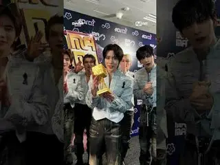 [#2025MAMA] Tiger mempersembahkan penghargaan! 🐱🏆 TOMORROW X TOGETHER_ _ (TOMO