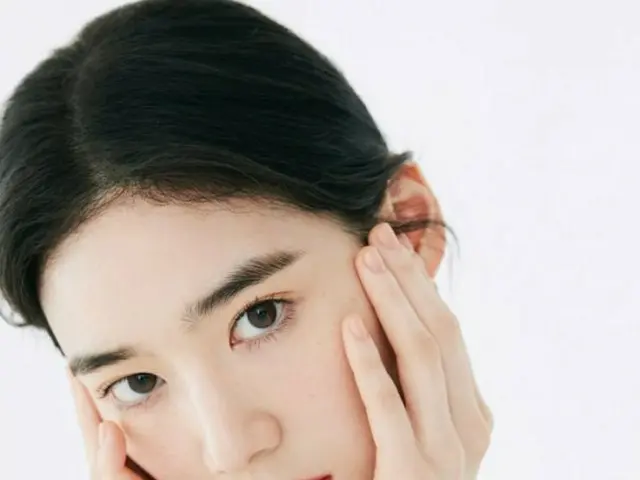 Actress Jung Eun Chae, released pictures. ELLE.