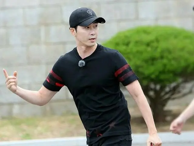 Actor Kang Ji Hwan, enlisted. ● for casting of ”Real man 300”. ● Today, Ientered the Korean military