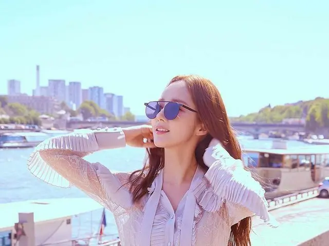 【G Official gra】 Actress Park Min Young, released a behind-the-shot of apicture shooting. ● The rest