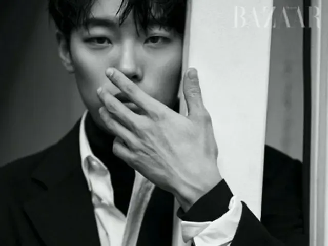 Ryu Jun Yeol, released pictures. Magazine ”BAZAAR”.