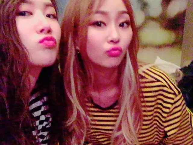 SISTAR, two people who have lived together for a long time and resemble eachother. After yesterday '