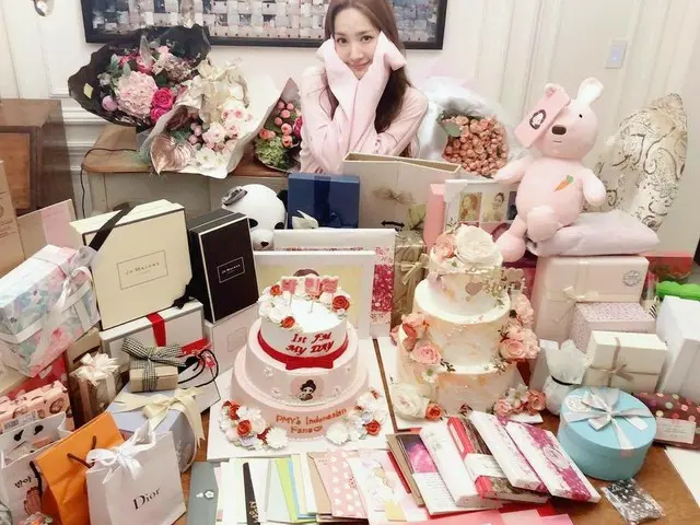 【G Official】 Actress Park Min Young, released a gift from fans around theworld. I have a lot of swee