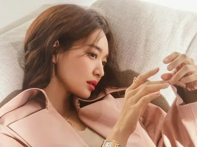 Actress Shin Min A, released pictures. marie claire.