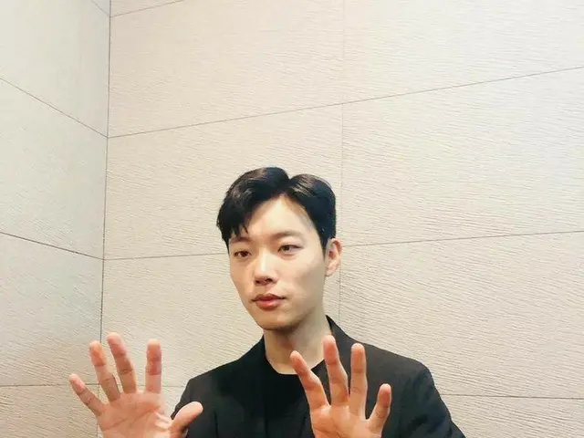【R Official jes】 Actor Ryu Jun Yeol, publish the photo.