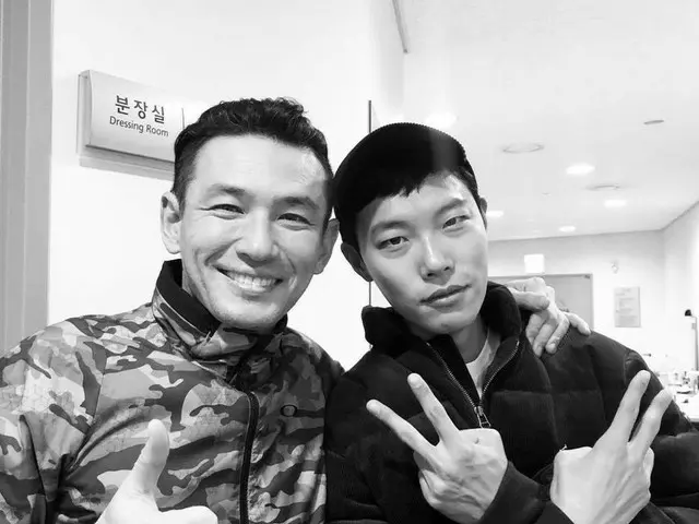 【G Official】 Published two shots with actor Ryu Jun Yeol, Hwang Jung Min.