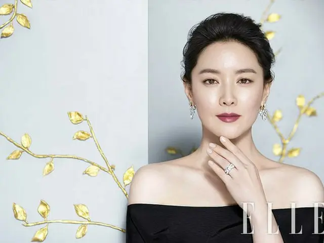 Actress Lee Youg Ae, released pictures. ELLE.