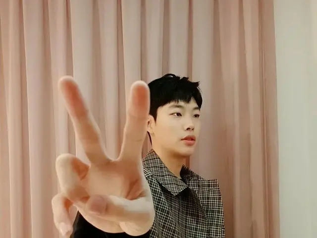 【R Official jes】 Actor Ryu Jun Yeol delivers Surprise V Spot Live today.