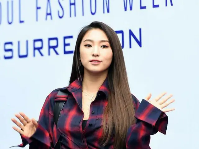 Bora (SISTAR), ”2017 F ​​/ W HERASeoul Fashion Week” attended the RESURRESCTIONfashion show.