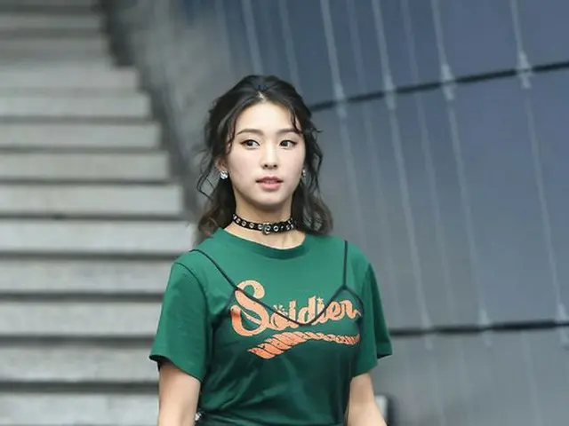 Bora (SISTAR), ”2017 F ​​/ W HERASeoul Fashion Week” attended YCH show.