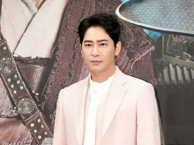 Huayibrotherskorea, an exclusive contract with actor Kang Ji Hwan of sexualassault. ”Trust is broken