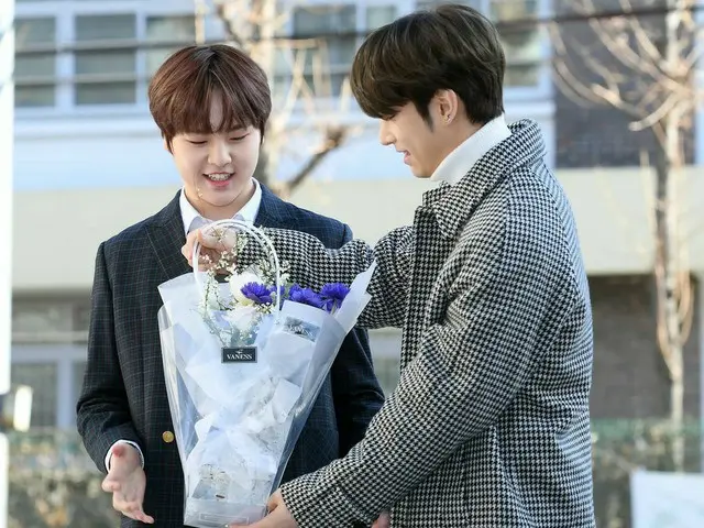 X1 former member LEE HANGYUL celebrates Nam Do hyon's junior high schoolgraduation. . .