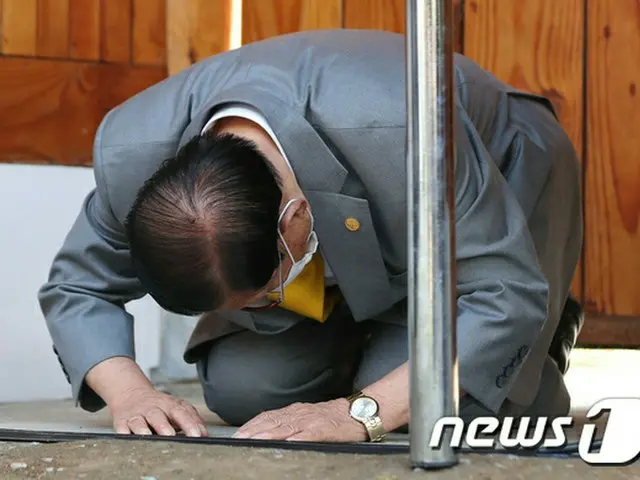 Guru Lee Man-hee, seorang guru agama baru Shin Manchi, mengadakan konferensi per