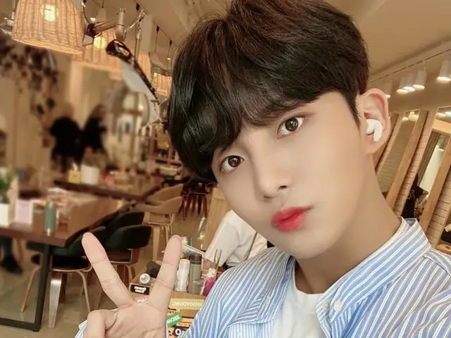 【E】 公式 steez, [#Jongho] V✌️🥰  #ATEEZ #ATEEZ