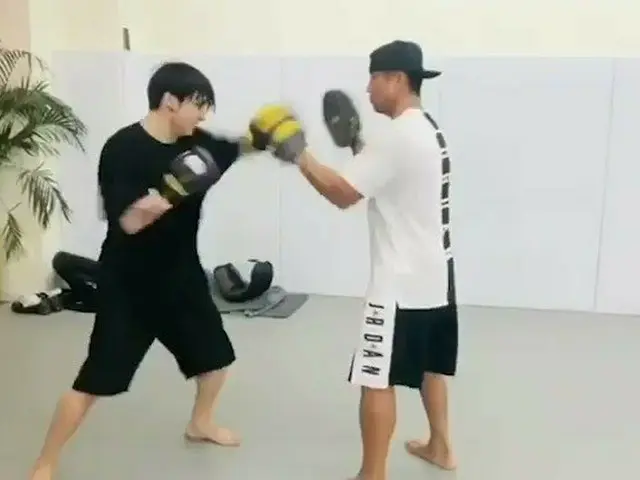[T Resmi] BTS berlatih keras!  Silakan berolahraga ARMY dan perhatikan tubuh And
