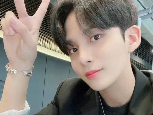 【E】 公式 steez, [#Jongho] Hehet✌️🥰  #ATEEZ #ATEEZ