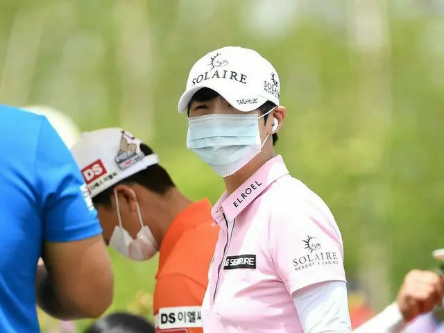 Pegolf profesional wanita Park Sung-yun berpartisipasi dalam Tur Korea "KLPGA Ch