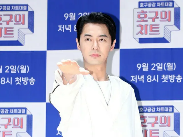 Pada Oktober, ia menikahi Jun Jin (SHINHWA), pramugari maskapai penerbangan. ..