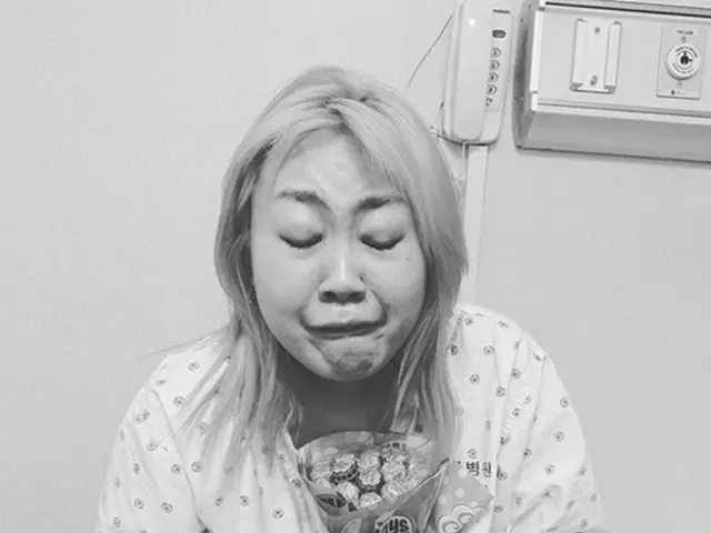 Mnet "GOOD GIRL" muncul di rapper Li Yongji, sebuah foto wajah lucu di rumah sak