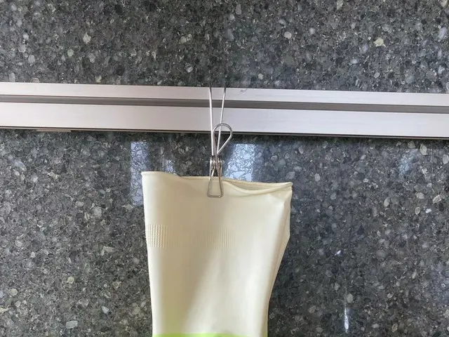 "Sarung tangan lobak karet" Baekhyun dari EXO adalah topik hangat. ..  ● Posting