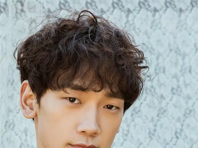 Hasil survei kuesioner K-POP World adalah topik hangat.  ● Siapa penyanyi pria t