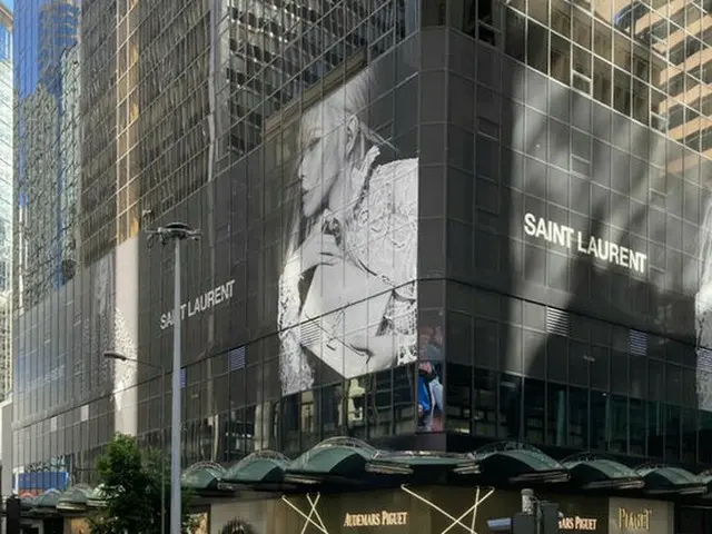 BLACKPINK Rose appears in Hong Kong street ads as ”Saint Laurent” globalambassador.