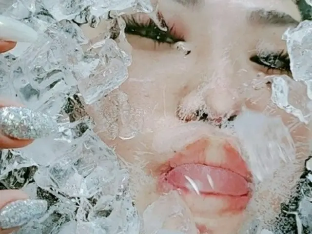 Adik perempuan penyanyi Hong Jinying, Hong Sungyoung berbicara tentang foto-foto