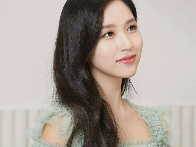 Gambar CM merek #TWICE "Estee Lauder" adalah topik hangat di Korea.