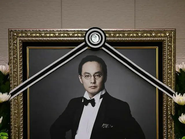 Mendiang penyanyi Shin Hae Chul_ telah meninggal 6 tahun. Banyak orang berduka s