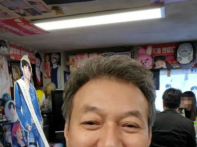 Aktor Kim Gapsu menulis untuk komunitas penggemar BTS. "Untuk Jimin, apa kamu in