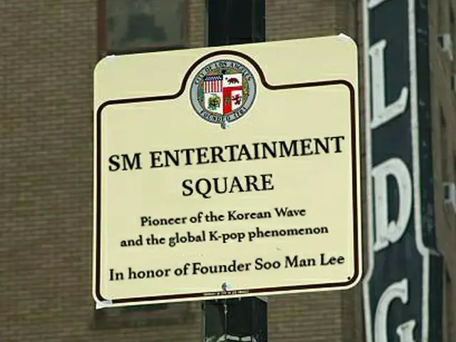 SM ENTERTAINMENT SQUARE sekarang tersedia di Los Angeles, AS. Hormati kontribusi