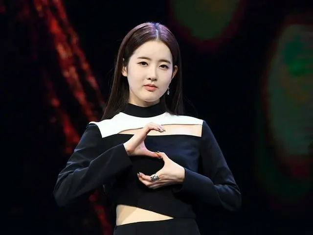 Muncul sebagai penyanyi dari girl grup baru STAYC Shiun, dia adalah karakter ana
