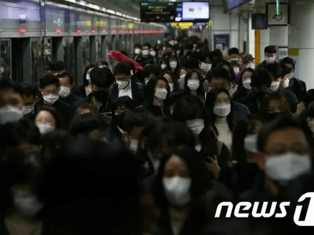 Di Korea Selatan, jika Anda tidak memakai topeng hari ini, Anda akan didenda 100