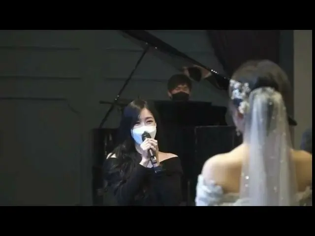 Tiffany (SNSD), video ucapan selamat di sebuah pernikahan menjadi topik hangat. 