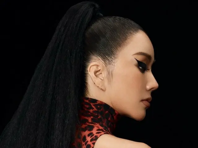 Foto konsep penyanyi Um Jung Hwa sedang menjadi topik hangat. Pesona berusia 51 