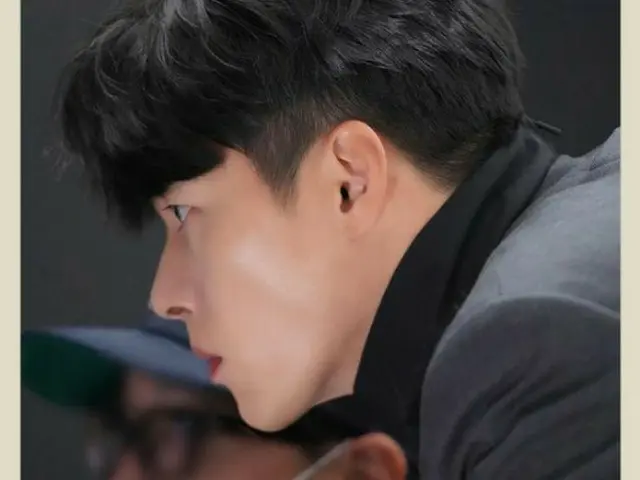 Actor Hyun Bin's first recent photo on trending after acknowledging his love.
