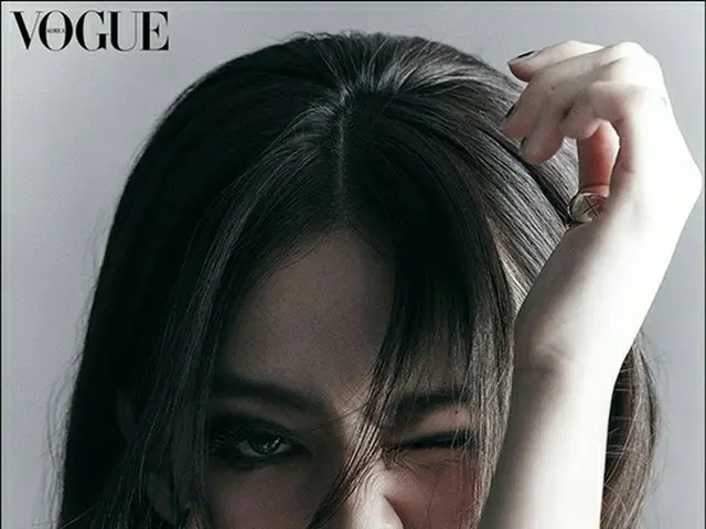 BLACKPINK Jennie appears in the March issue of ”VOGUE KOREA”. Hot Topic has astrong look. .. ..