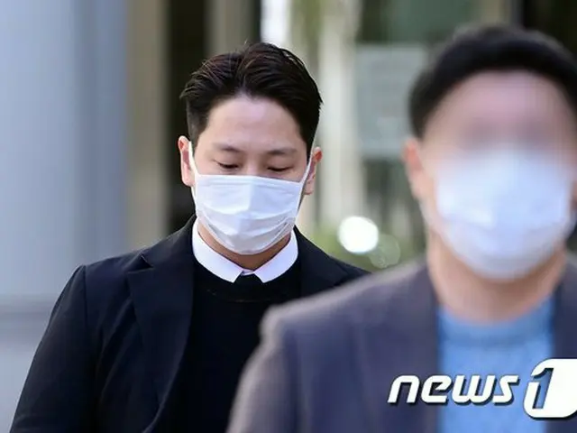 Himchan (former BAP), who is accused of obscenity, appeals the first instancesentence of ”10 months