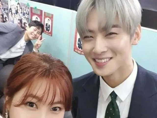 Foto dengan Solbi dan Cha Eun Woo dirilis. "Tolong biarkan aku berfoto dengan En