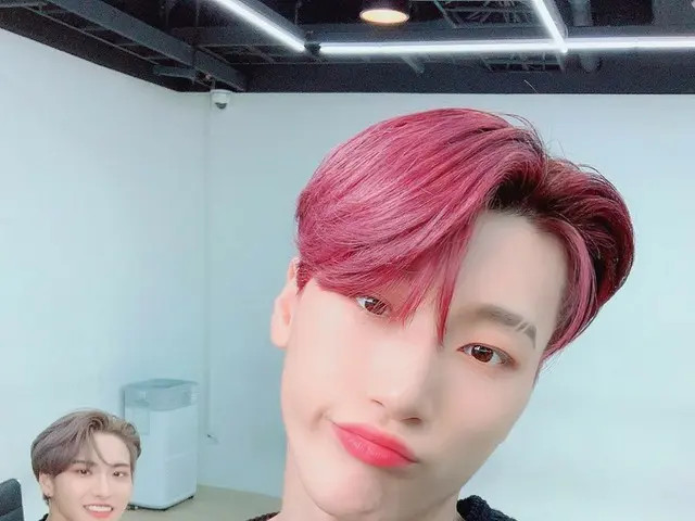 [T Official] ATEEZ, [#Mountain] Chesan By the way, now with Park Seong Hwa ...Fighting Tiny today 💜