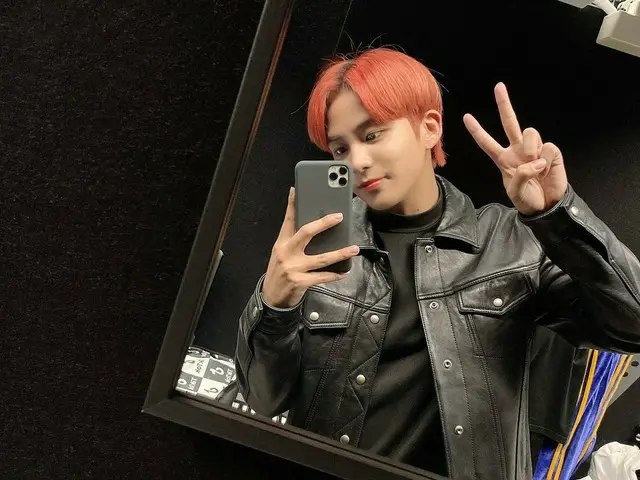 [T Official] ATEEZ, [#Jungho] Fighting again today 🙏🏻✨🥰 #ATEEZ