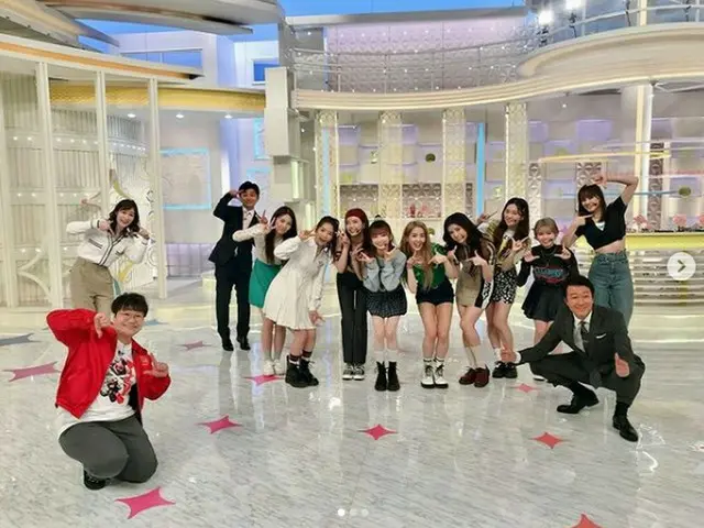 ”Harisenbon” Haruna Kondo released a shot with ”NiziU” on SNS. .. ..
