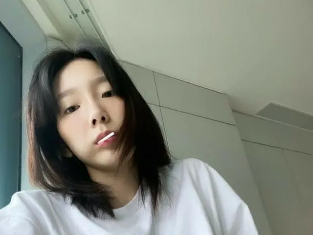 Kenakan kaos Taeyeon (SNSD) dan JINRO x SHINee untuk mendukung SHINee. SHINee me