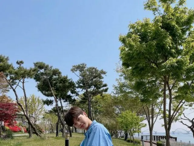 Aktor Song Kang berbicara tentang betapa lucunya foto-foto yang diposting di med