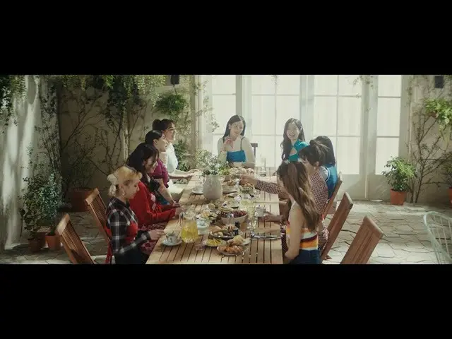 TWICE merilis MV untuk single kedelapan "Kura Kura" di Jepang. ..  