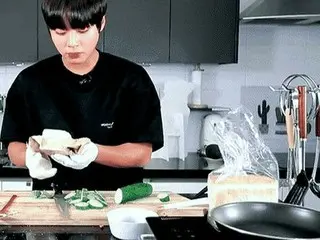 Park Ji Hoon (Park Ji Hoon) berbicara tentang cara mengolesi wajan dengan menteg
